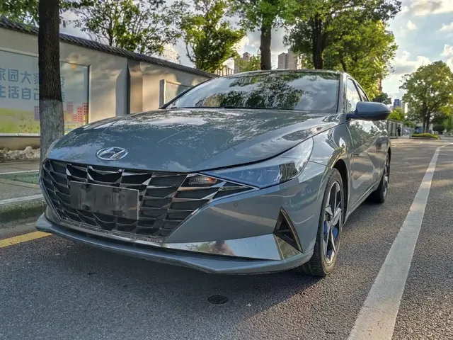 Hyundai Elantra 2021 1.5L CVT LUX Premium Edition