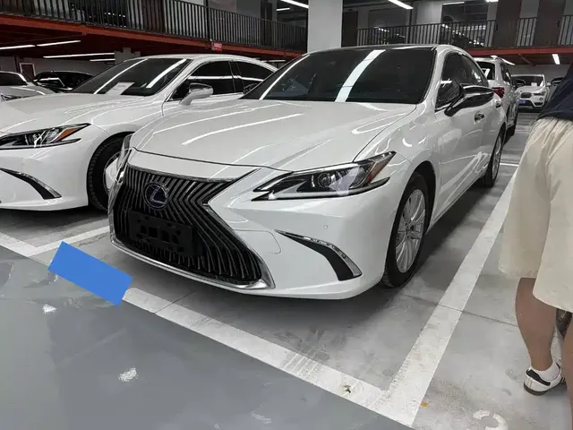 Lexus ES 2020 Model 300h Excellence Edition China V
