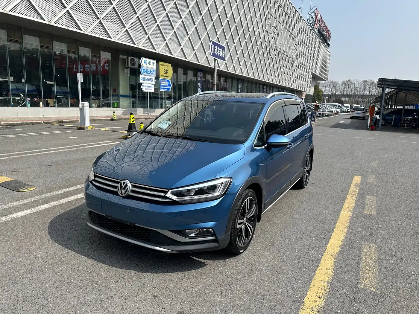 Volkswagen Touran 2018 Touran L 280TSI DSG Frontier Edition 7-Seater China V