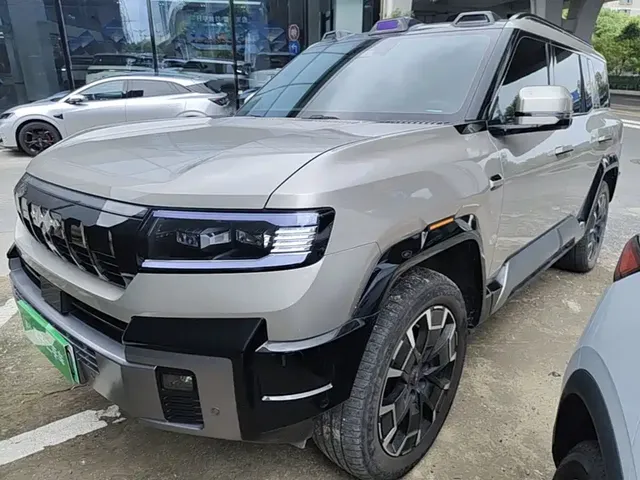Fang Cheng Bao Leopard 8 2025 Zhiyong Flagship 7-Seater