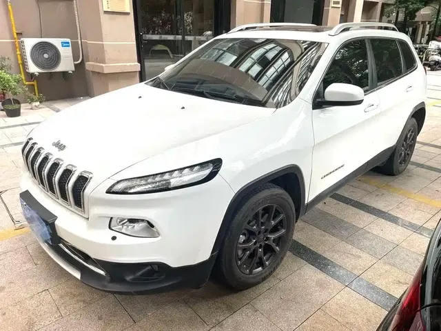 Jeep Cherokee 2020 2.0L 2WD Safety Upgrade Edition