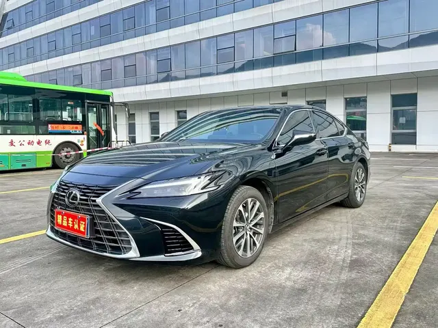 Lexus ES 2025 200 Ultimate Edition