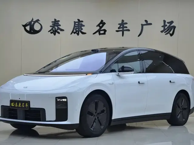 Li Auto Li i8 2025 Standard Edition