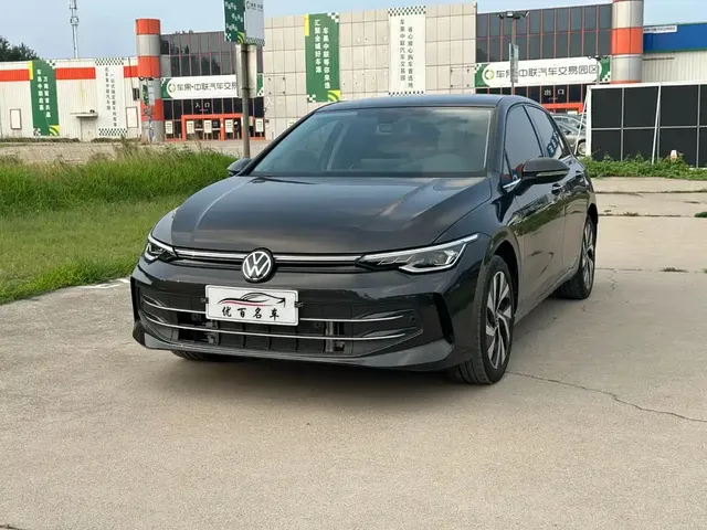 Volkswagen Golf 2026 300TSI Pro