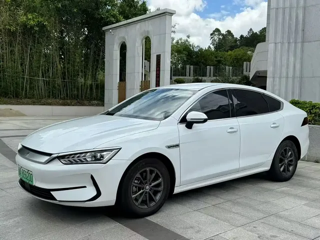 BYD Qin PLUS 2021 EV 400KM Luxury Model