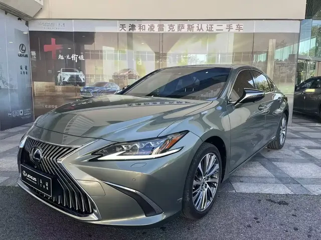 Lexus ES 2022 300h Ultimate Edition