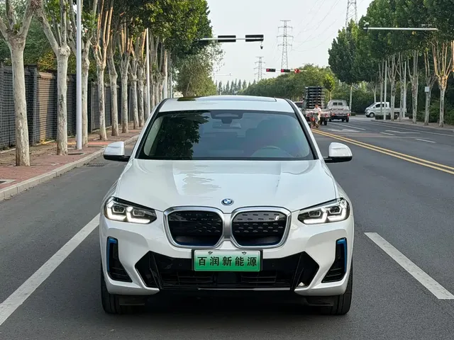 BMW iX3 2022 Leading Edition