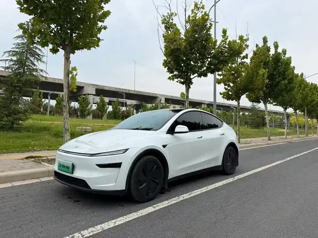 Tesla Model Y 2025 Facelift Long Range All-Wheel Drive