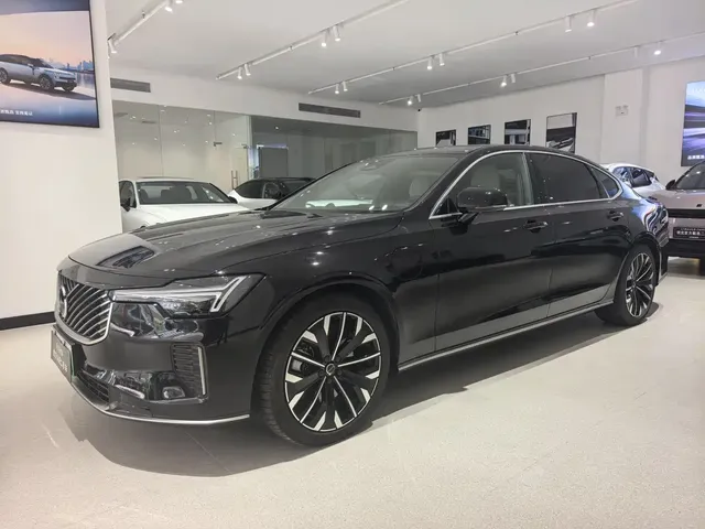 Volvo S90 Plug-in Hybrid 2026 Plug-in Hybrid AWD Long Range Elegance Luxury