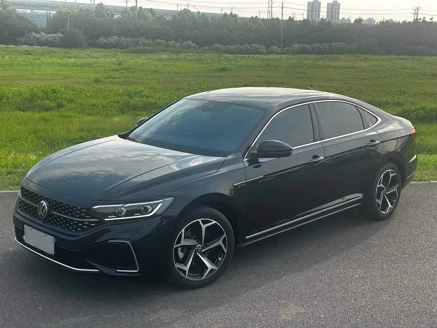 Volkswagen Passat 2023 Facelift 330TSI Starlight Elite Edition