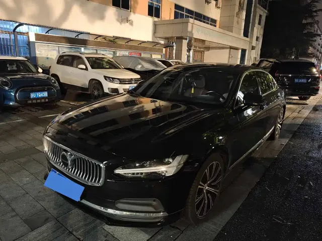 Volvo S90 2023 B5 Intelligent Vision Luxury Edition