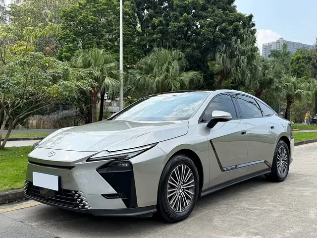 Lexus ES 2025 Model 300h Base Version