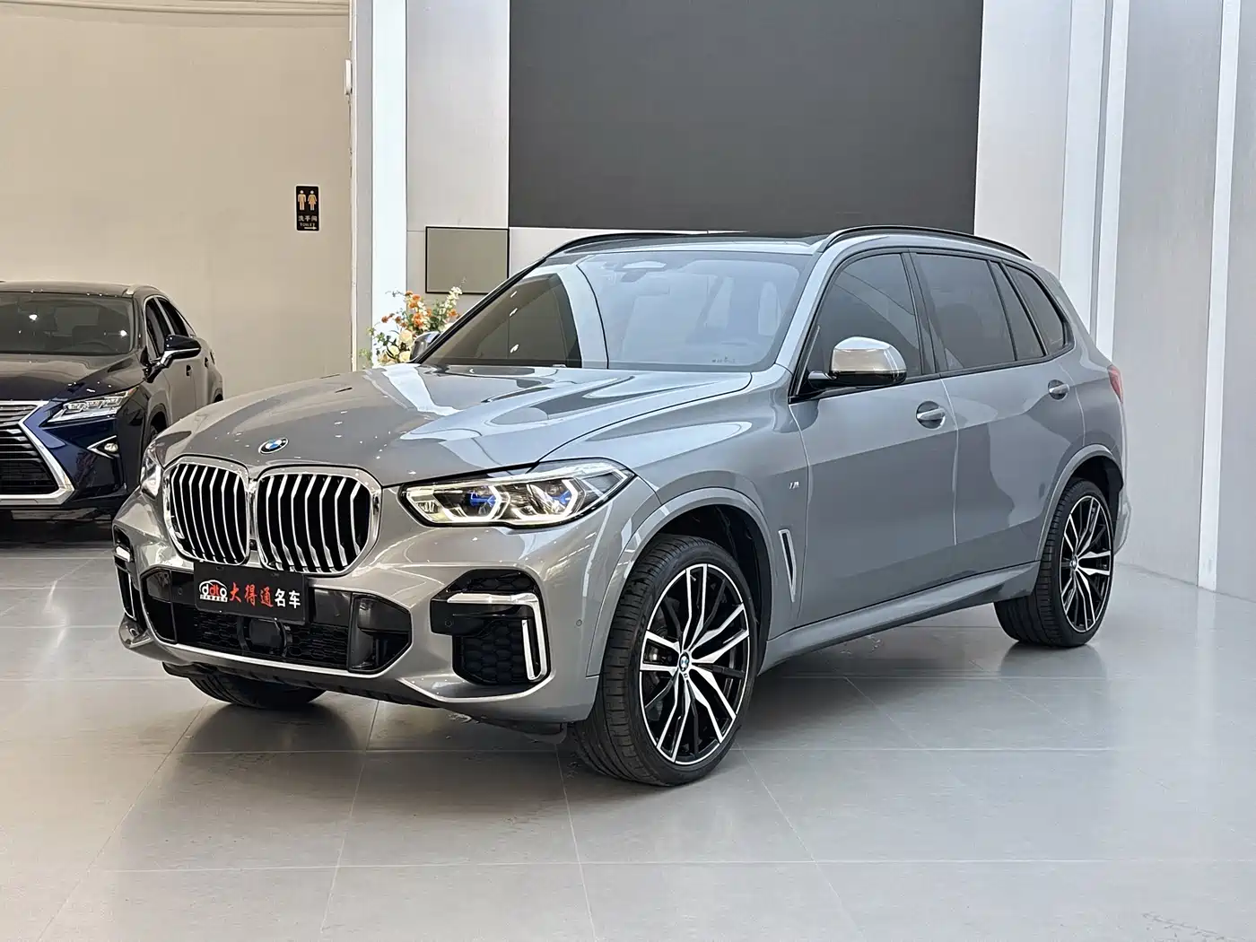 BMW X5 2023 xDrive 40Li M Sport Package