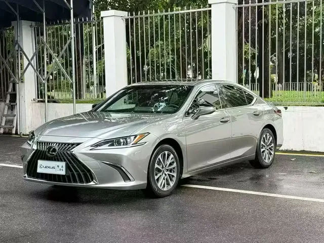 Lexus ES 2022 300h Excellence Edition