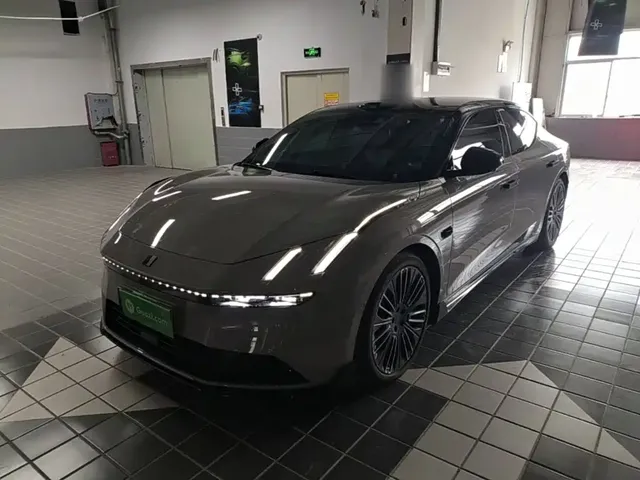 Lynk & Co 10 EM-P 2025 240km Base