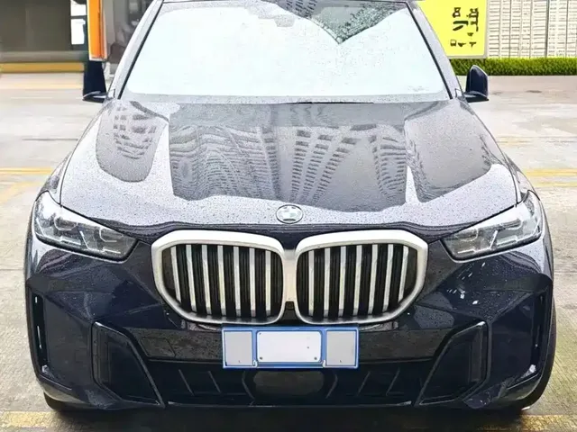 BMW X5 2023 xDrive 40Li M Sport Black Night Package