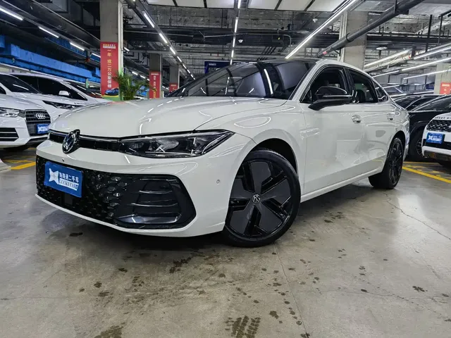 Volkswagen Passat 2025 Model Pro 380TSI Starlight Dragon Edition