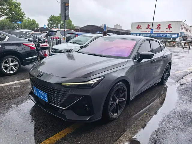 Changan UNI-V 2023 1.5T Luxury Edition