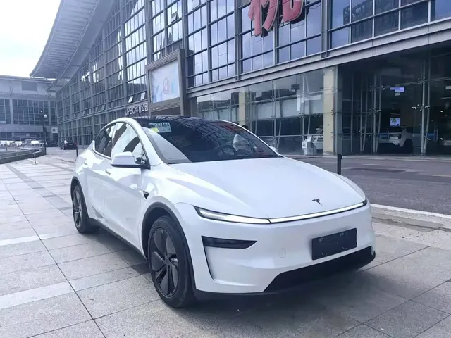 Tesla Model Y 2026 Rear-Wheel Drive