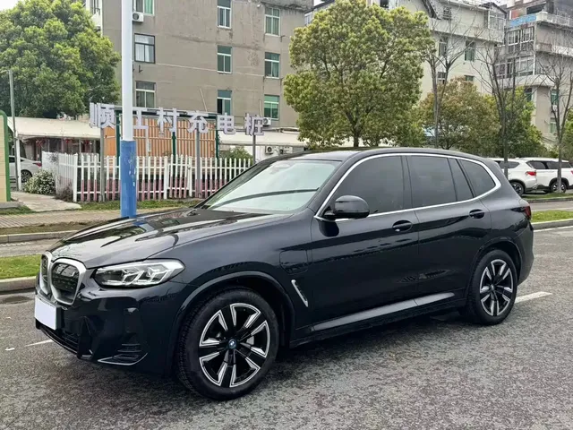 BMW iX3 2022 Leading Edition