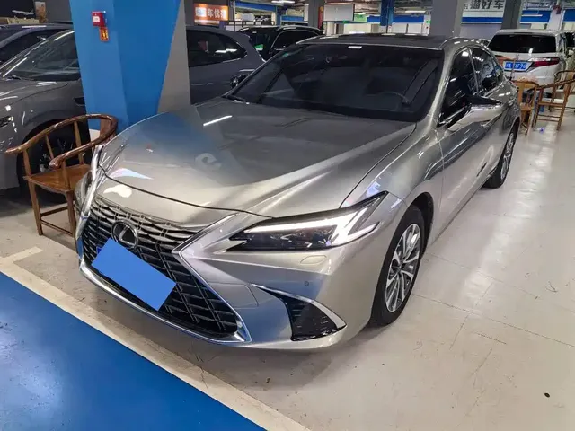 Lexus ES 2025 200 Ultimate Edition