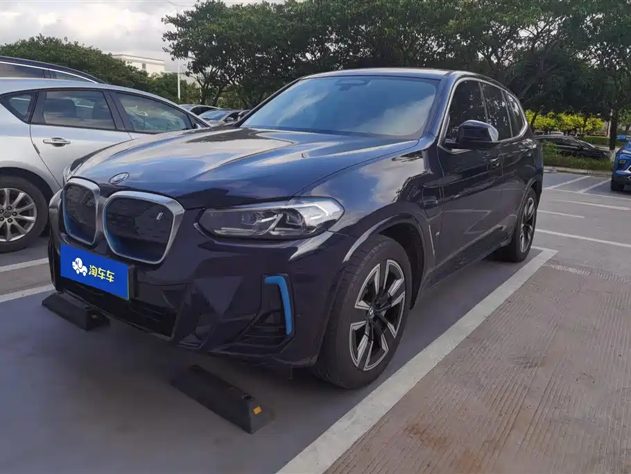 BMW iX3 2022 Leading Edition