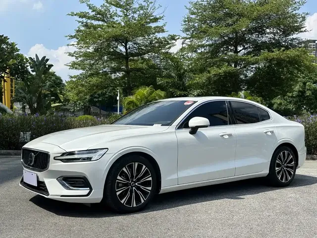 Volvo S60 2023 B4 Smart Vision Luxury Edition