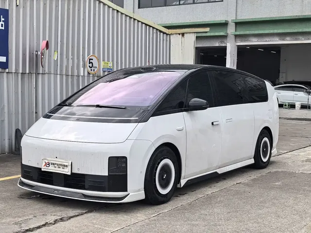 Li Auto MEGA 2025 Model Home Family Special Edition
