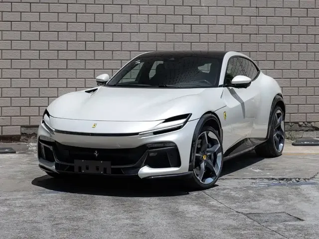 Ferrari Purosangue 2023 6.5L V12