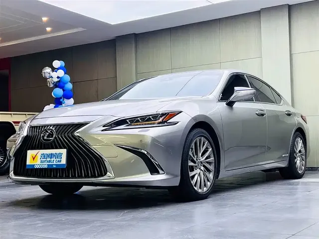 Lexus ES 2018 300h Executive Edition China V