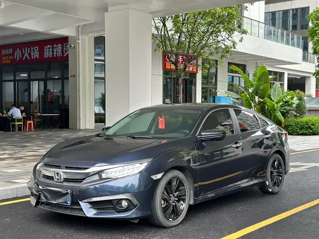 Honda Civic 2016 220TURBO CVT Premium Edition