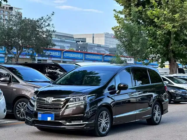 Honda Elysion 2019 2.0L Hybrid Luxury Edition