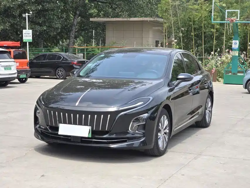 Hongqi E-QM5 2023 Facelift Basic Travel Edition