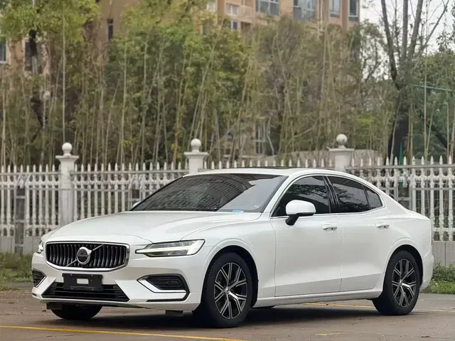Volvo S60 2024 B4 Elegance Luxury Edition