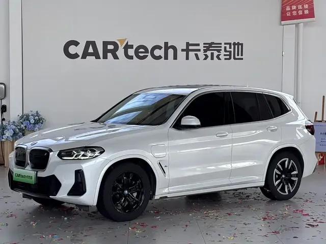 BMW iX3 2024 Leading Edition