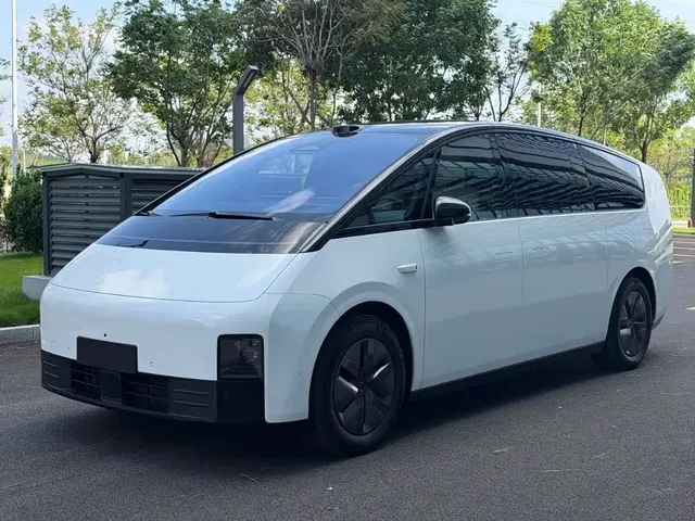 Li Auto MEGA 2025 Ultra Smart Renewal Edition