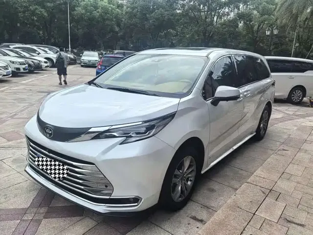 Toyota Sienna 2024 2.5L Hybrid Comfort Edition