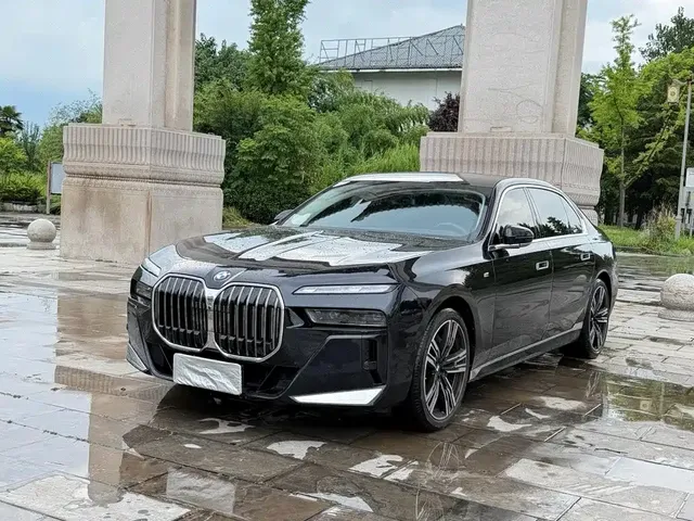 BMW 7 Series 2023 Model 740Li Leading M Sport Package
