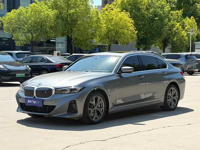BMW i3 2022 eDrive 35 L