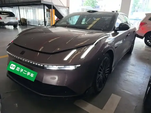 Lynk & Co 10 EM-P 2025 240km Base