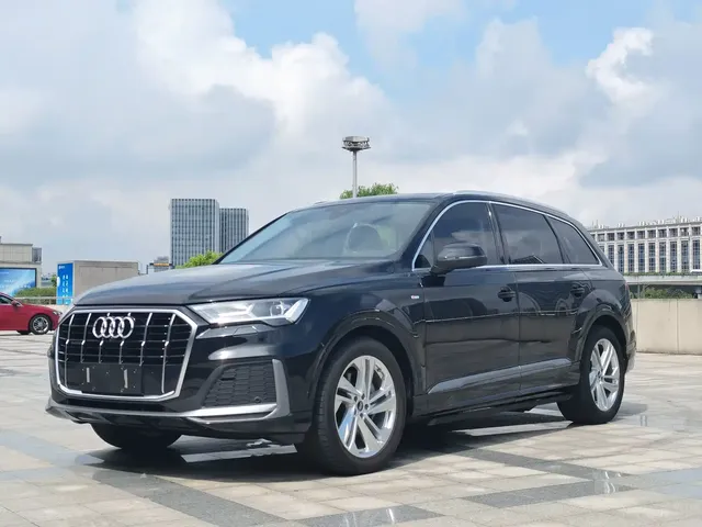 Audi Q7 2023 45 TFSI quattro S line Sport