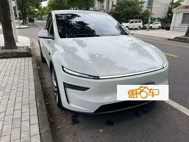 Tesla Model Y 2025 Rear-Wheel Drive