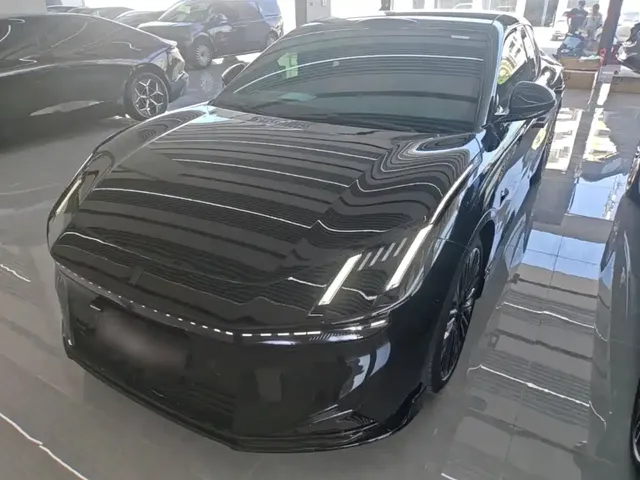Lynk & Co 10 EM-P 2025 240km Base