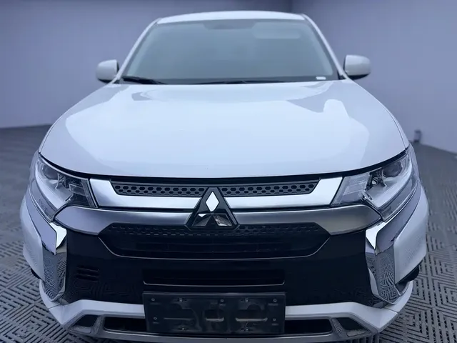 Mitsubishi Outlander 2021 Facelift 2.0L 2WD Comfort Edition 5-Seater
