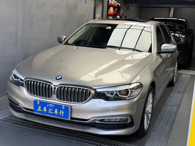 BMW 5 Series 2018 525Li Luxury Package