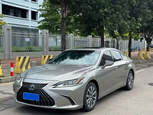 Lexus ES 2021 300h Premium Edition