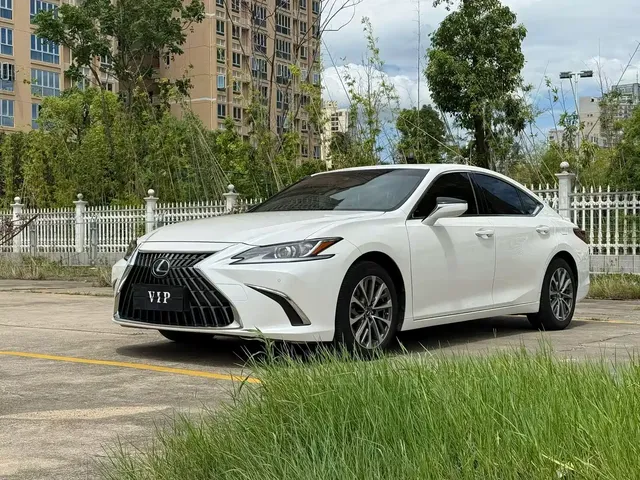 Lexus ES 2022 300h Excellence Edition