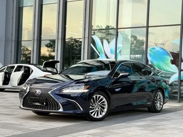 Lexus ES 2018 300h Executive Edition China V