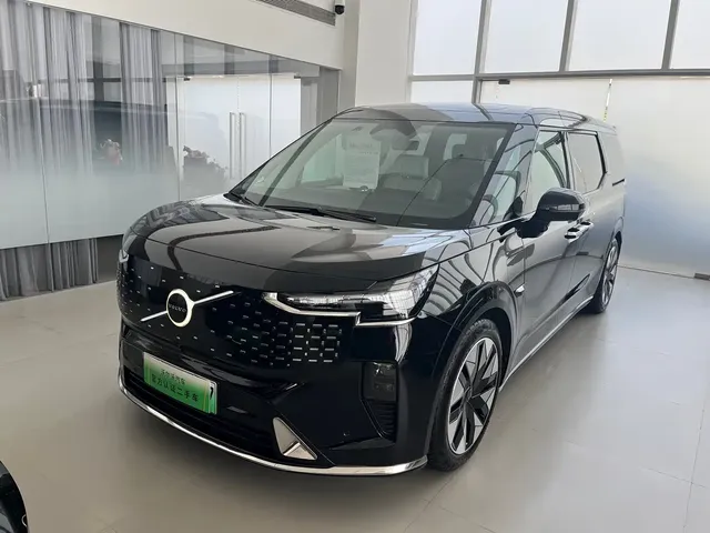 Volvo EM90 2025 Ultra Six-Seater