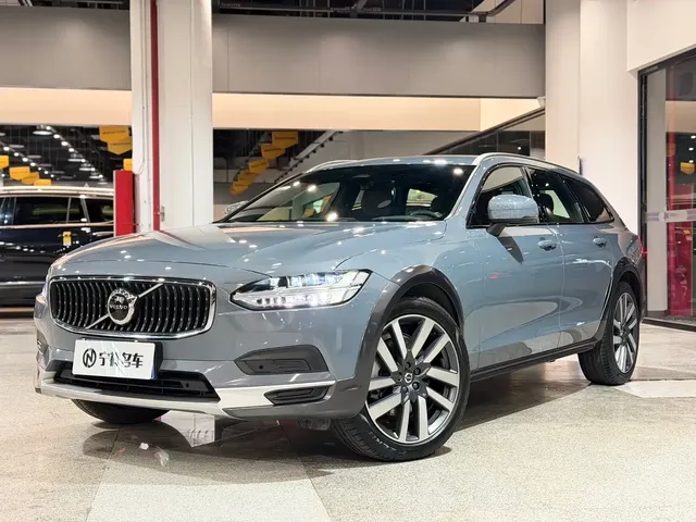 Volvo V90 2022 Cross Country B5 AWD Momentum